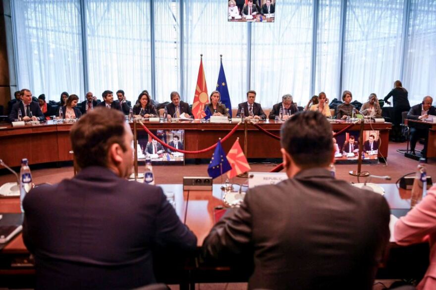 Ο Ζάεφ «ανεβάζει» φωτογραφίες από τη «Βόρεια Μακεδονία» στην ΕΕ