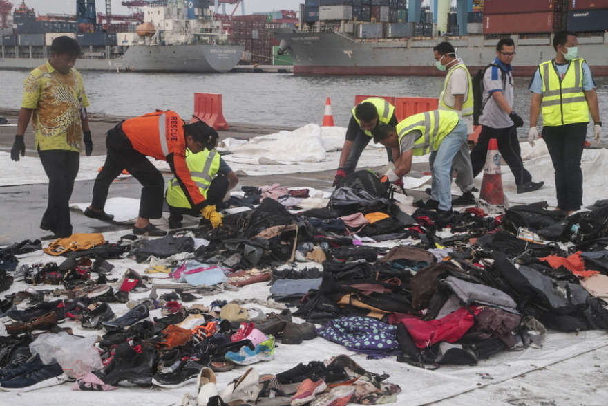  Πτώση Boeing 737 της Lion Air:  Το αεροσκάφος έπεφτε και οι πιλότοι έψαχναν απαντήσεις στο βιβλίο με τις οδηγίες