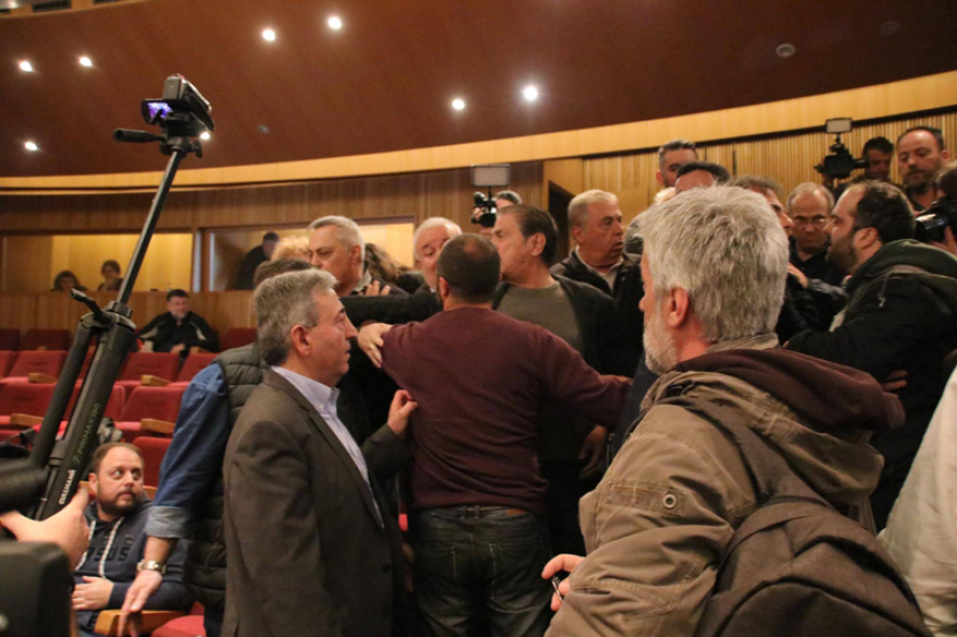 Πιάστηκαν στα χέρια στη ΓΣΕΕ