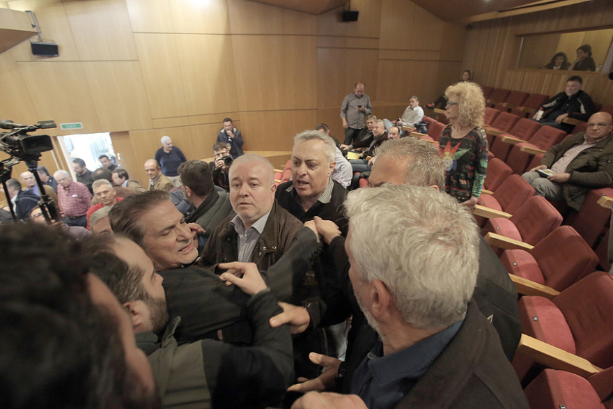 Πιάστηκαν στα χέρια στη ΓΣΕΕ