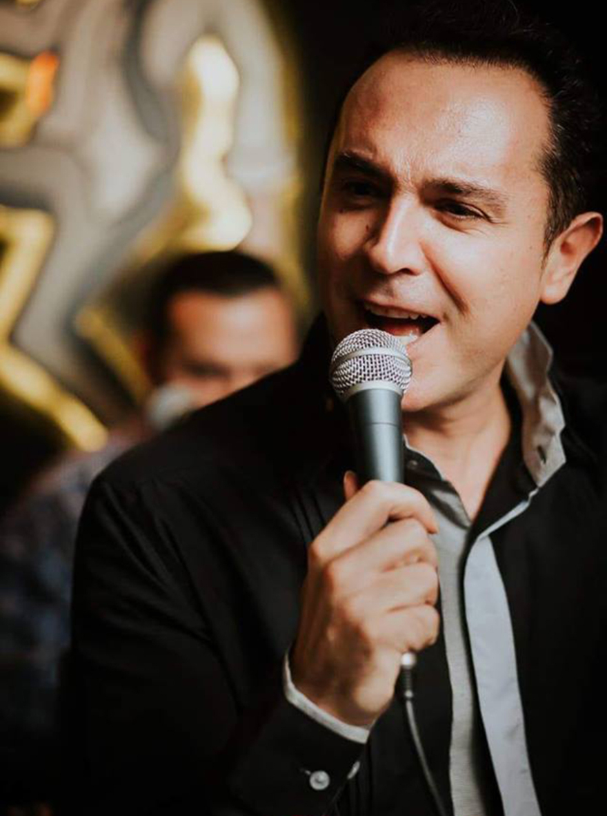 Στο «Ρουκ Ζουκ» τραγουδιστής του «The Voice» 