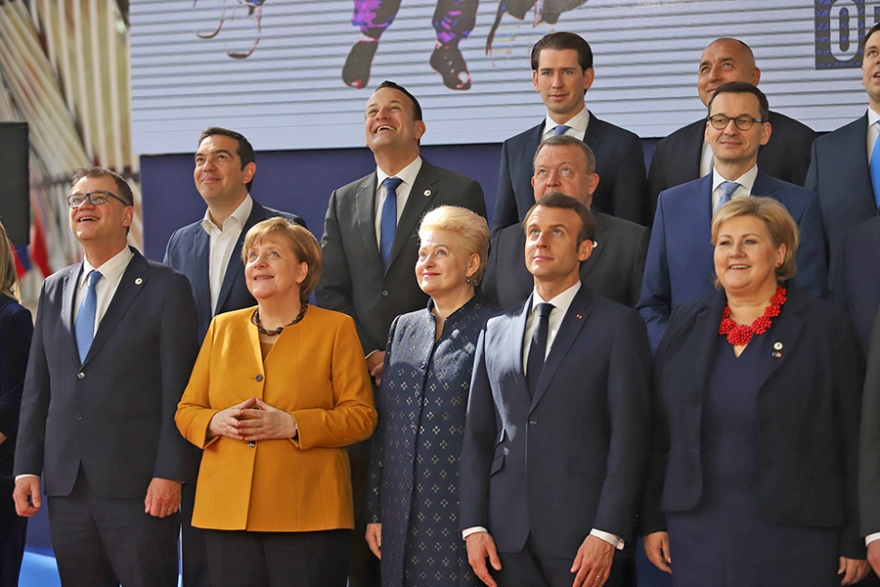 Φωτογραφίες: Οι ηγέτες της Ευρώπης... πιάνουν πουλιά στον αέρα