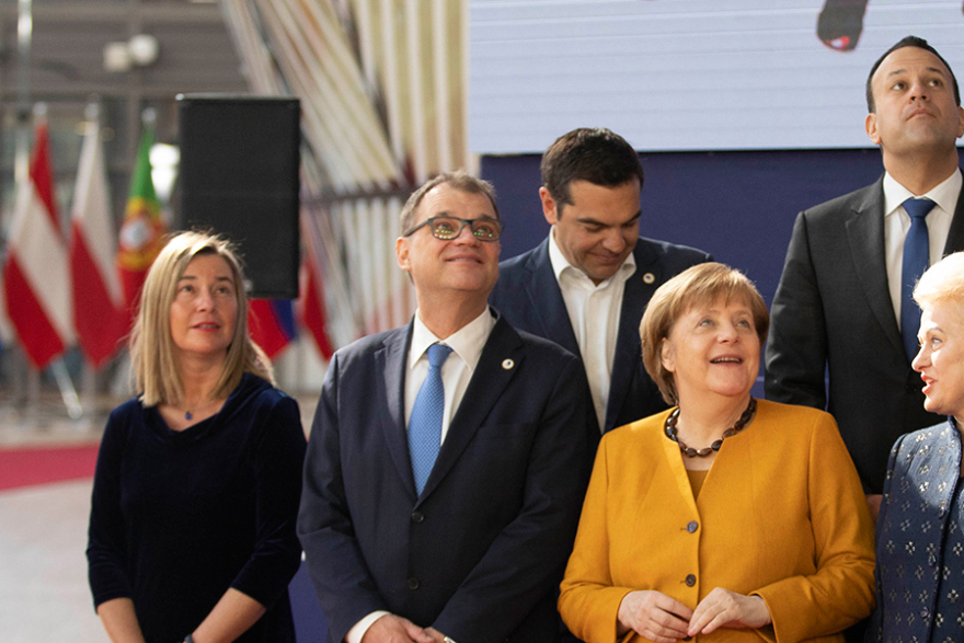 Φωτογραφίες: Οι ηγέτες της Ευρώπης... πιάνουν πουλιά στον αέρα