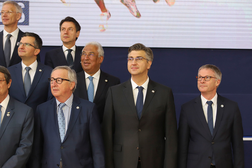 Φωτογραφίες: Οι ηγέτες της Ευρώπης... πιάνουν πουλιά στον αέρα