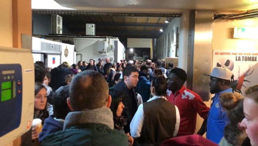 Πανικός στο Παρίσι: Εκκενώθηκε η Eurodisney λόγω βλάβης σε κυλιόμενη σκάλα