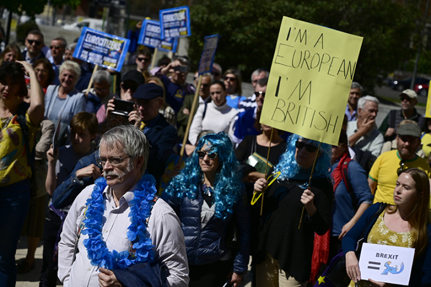 Βίντεο και φωτογραφίες: Εκατοντάδες χιλιάδες άνθρωποι στους δρόμους του Λονδίνου - Ζητούν νέο δημοψήφισμα  