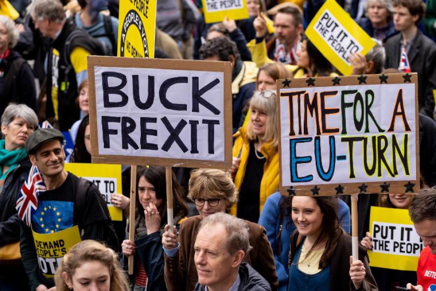 Βίντεο και φωτογραφίες: Εκατοντάδες χιλιάδες άνθρωποι στους δρόμους του Λονδίνου - Ζητούν νέο δημοψήφισμα  