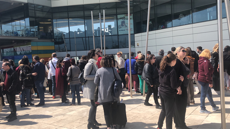 Φωτιά στο πάρκινγκ πολυκαταστήματος στον Κηφισό