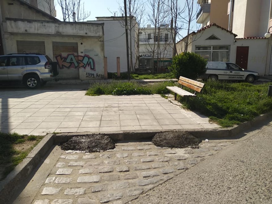 Φωτογραφίες από Κομοτηνή... 2019: Λίγο τσιμέντο, το πεζοδρόμιο και το... πάρκινγκ μου!