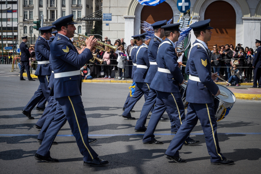«Μακεδονία ξακουστή»: Αντί για εμβατήριο... σιωπητήριο στη μαθητική παρέλαση της Αθήνας!