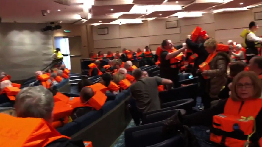 Νορβηγία: Στους 479 σταμάτησε η εκκένωση - Το Viking Sky ρυμουλκείται σε λιμάνι