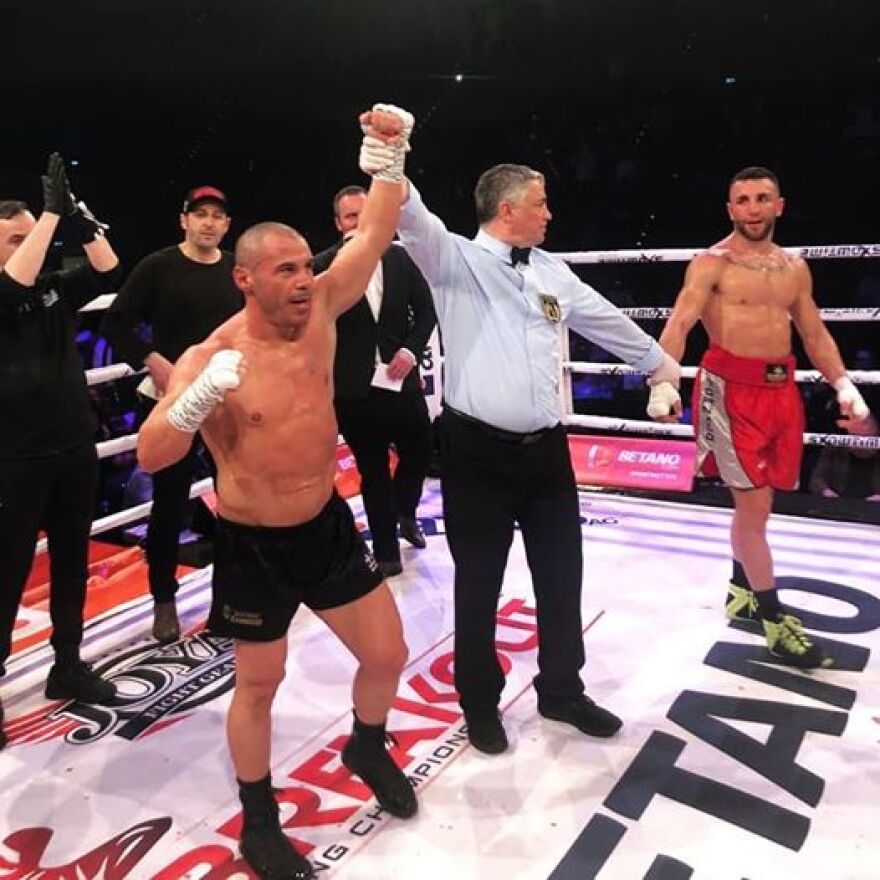 Συγκλονιστικός Ζαμπίδης: Επέστρεψε μετά από 3,5 χρόνια και νίκησε με κομμένο δικέφαλο