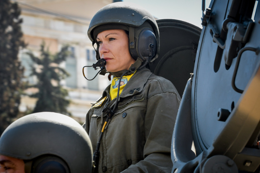 Φωτογραφίες: Γυναίκες στα χακί τράβηξαν τα βλέμματα στην στρατιωτική παρέλαση της Αθήνας