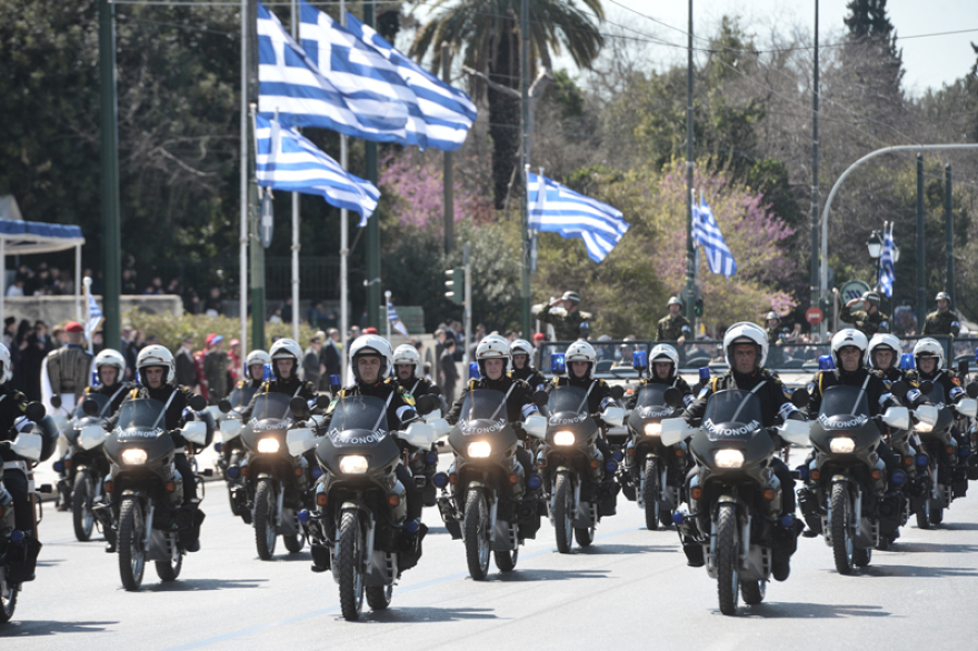 Δείτε live τη στρατιωτική παρέλαση - Επιχείρηση «αποστειρωμένοι πολιτικοί» της ΕΛΑΣ