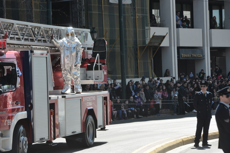 Δείτε live τη στρατιωτική παρέλαση - Επιχείρηση «αποστειρωμένοι πολιτικοί» της ΕΛΑΣ