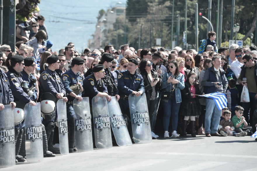 Δείτε live τη στρατιωτική παρέλαση - Επιχείρηση «αποστειρωμένοι πολιτικοί» της ΕΛΑΣ