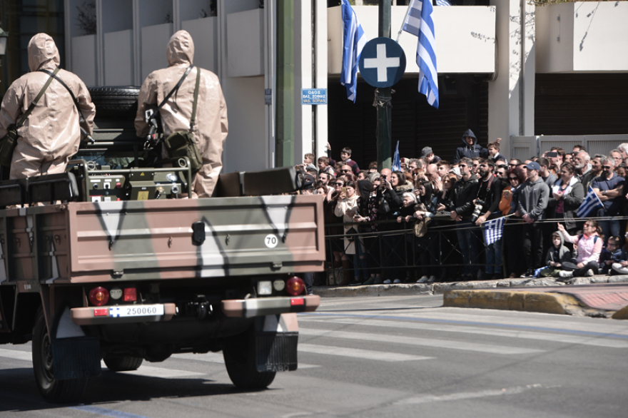 Δείτε live τη στρατιωτική παρέλαση - Επιχείρηση «αποστειρωμένοι πολιτικοί» της ΕΛΑΣ