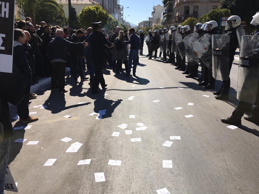 Ένταση με τραυματισμούς πριν την παρέλαση στην Καλλιθέα 