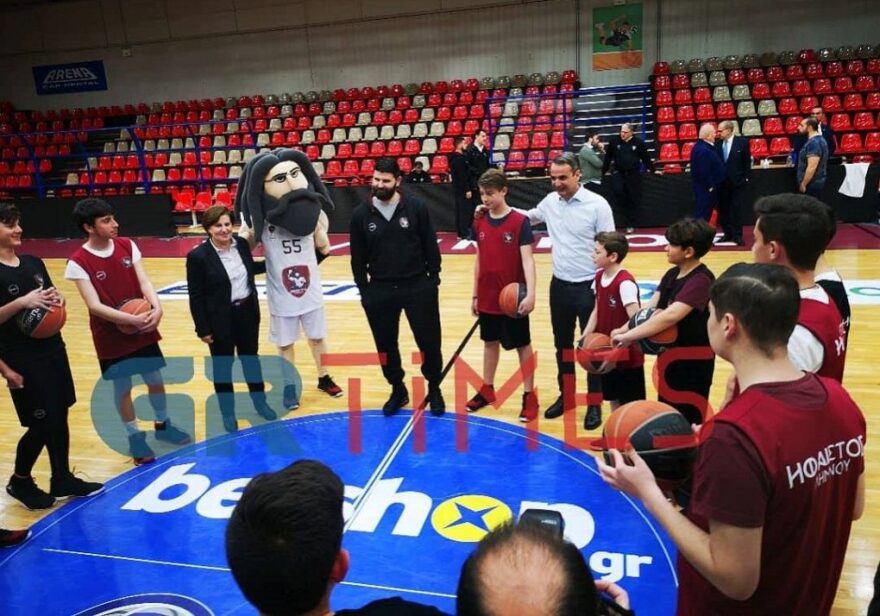 Βίντεο και φωτογραφίες: Στο κλειστό του Ηφαίστου Λήμνου ο Κυριάκος Μητσοτάκης