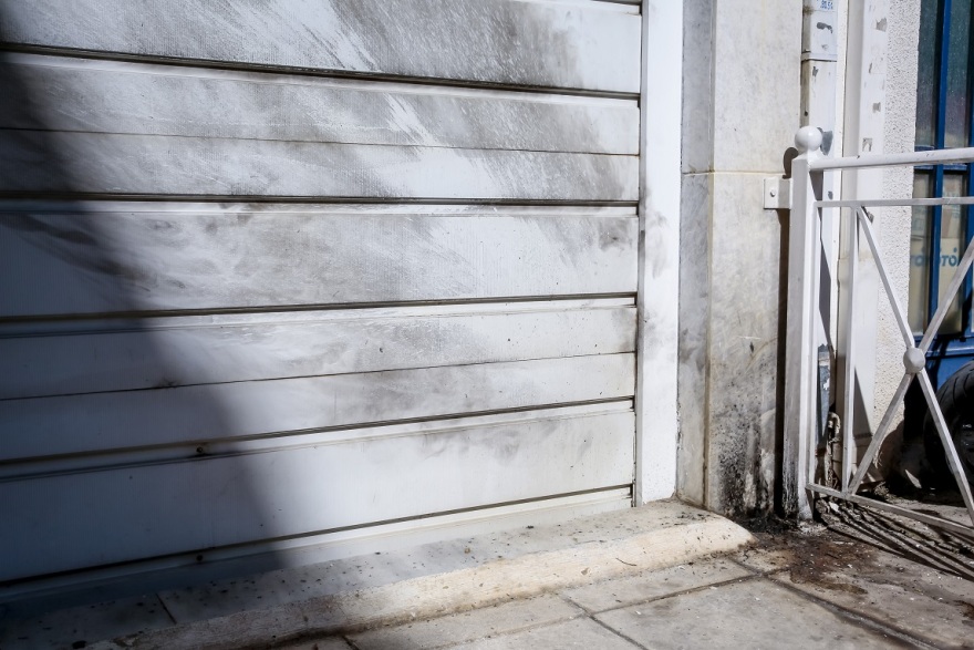 Ο Πολάκης βλέπει «παρακράτος» και ένα «τσογλανάκι» για τη μολότοφ στο σπίτι του