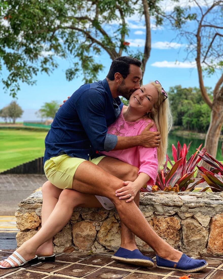 Η μητέρα του Σάκη Τανιμανίδη πήγε στον Άγιο Δομίνικο: Το μήνυμα του παρουσιαστή 