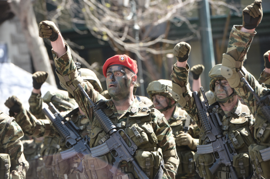 Στρατιωτική παρέλαση με το «Μακεδονία ξακουστή» στην Αθήνα