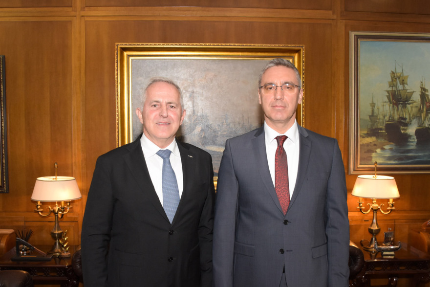 Διάβημα στον πρέσβη της Τουρκίας για την παρενόχληση του Σινούκ που μετέφερε τον Τσίπρα στο Αγαθονήσι