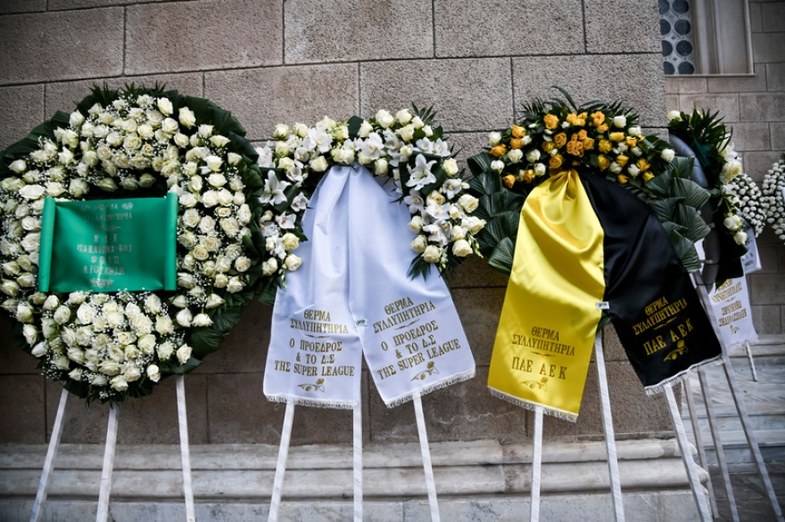 Σε κλίμα συγκίνησης το τελευταίο «αντίο» στον Θανάση Γιαννακόπουλο - Δείτε βίντεο