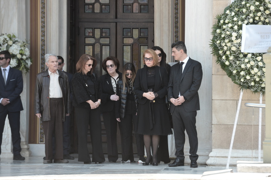 Σε κλίμα συγκίνησης το τελευταίο «αντίο» στον Θανάση Γιαννακόπουλο - Δείτε βίντεο