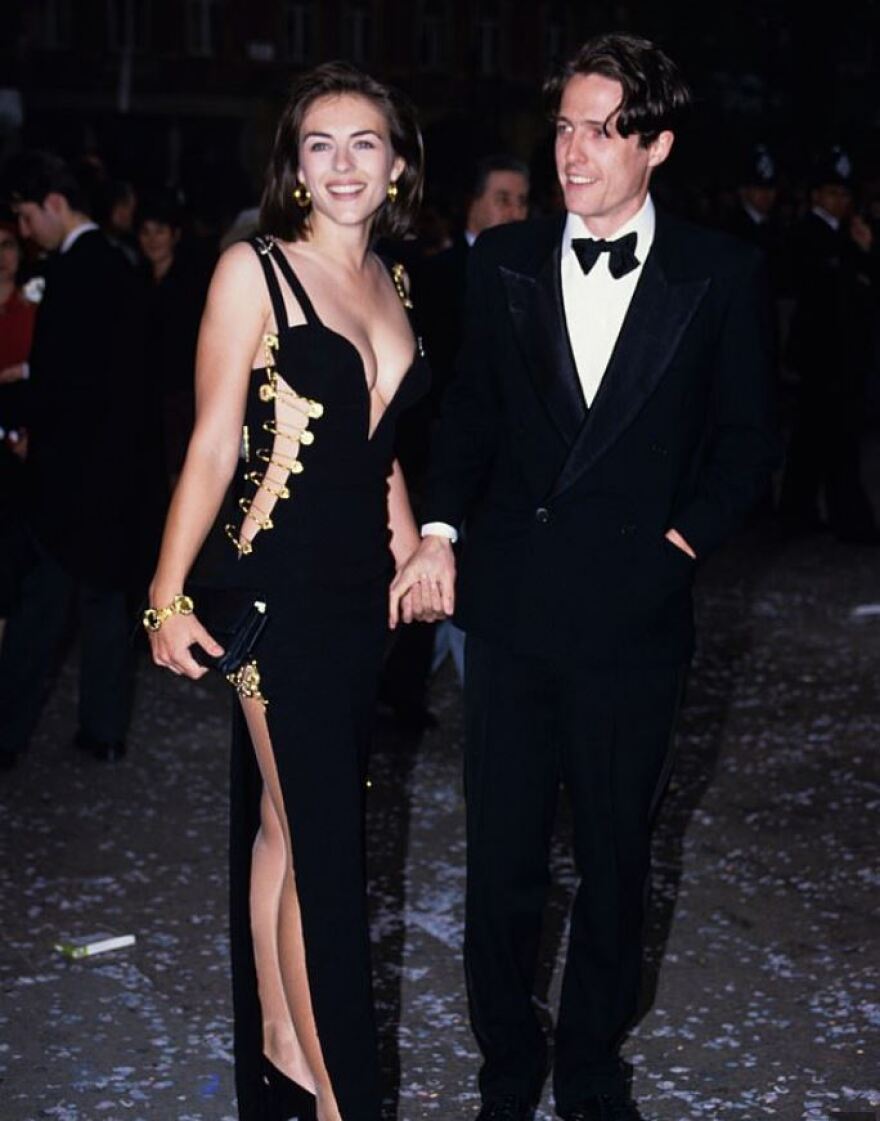 H Ελίζαμπεθ Χάρλεϊ τόλμησε να φορέσει στα 53 της φόρεμα που είχε φορέσει το 1994