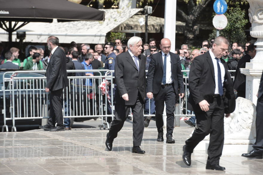 Σε κλίμα συγκίνησης το τελευταίο «αντίο» στον Θανάση Γιαννακόπουλο - Δείτε βίντεο