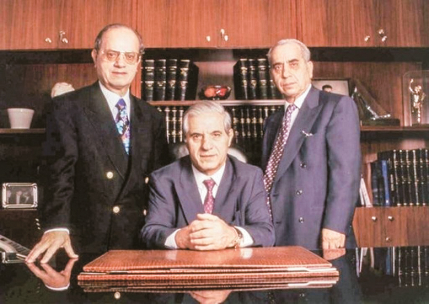 Σε λαϊκό προσκύνημα η σορός του Θανάση Γιαννακόπουλου: Το άλμπουμ της «πράσινης» ζωής του «τυφώνα»