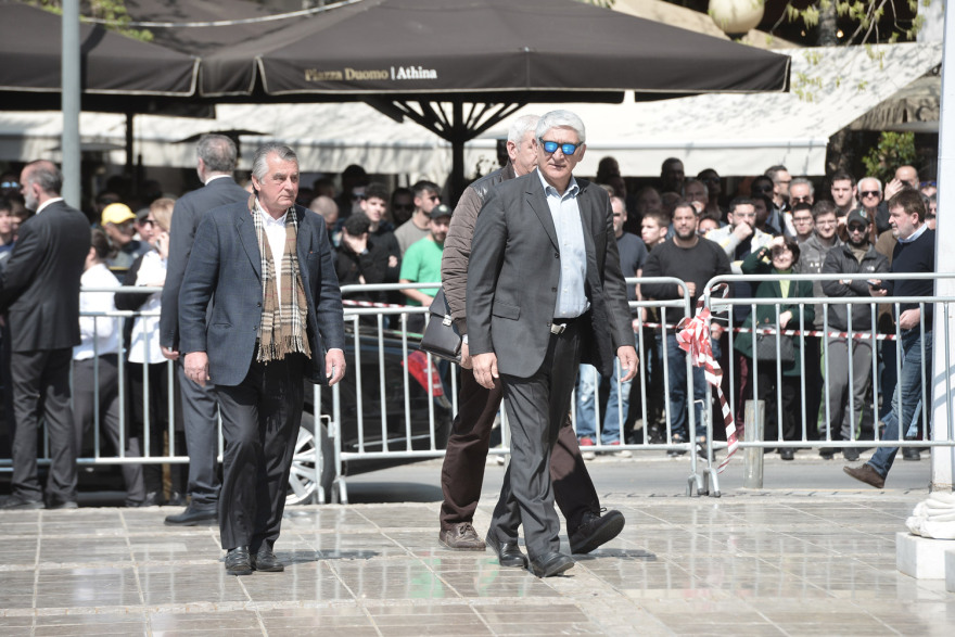 Σε κλίμα συγκίνησης το τελευταίο «αντίο» στον Θανάση Γιαννακόπουλο - Δείτε βίντεο