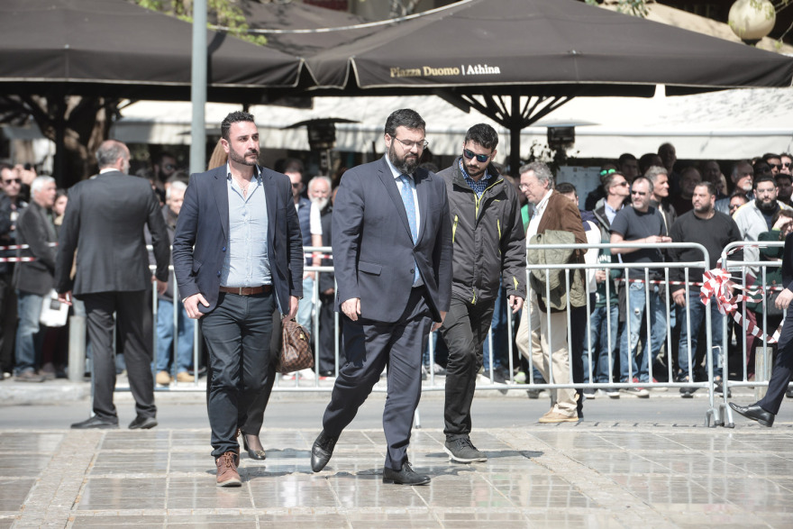 Σε κλίμα συγκίνησης το τελευταίο «αντίο» στον Θανάση Γιαννακόπουλο - Δείτε βίντεο