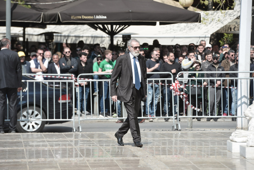 Σε κλίμα συγκίνησης το τελευταίο «αντίο» στον Θανάση Γιαννακόπουλο - Δείτε βίντεο