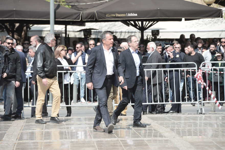 Σε κλίμα συγκίνησης το τελευταίο «αντίο» στον Θανάση Γιαννακόπουλο - Δείτε βίντεο