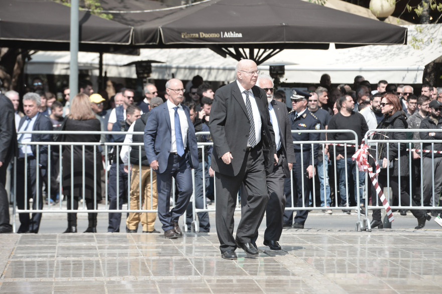 Σε κλίμα συγκίνησης το τελευταίο «αντίο» στον Θανάση Γιαννακόπουλο - Δείτε βίντεο