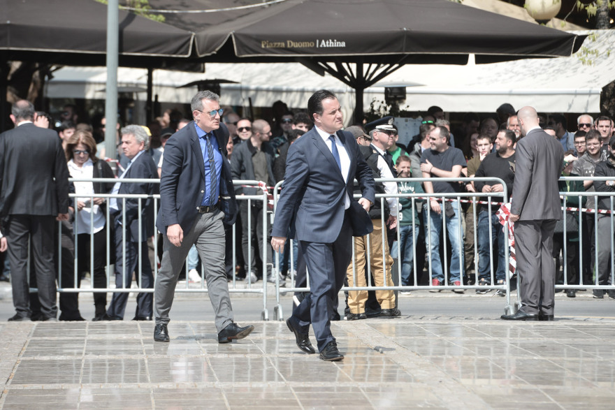 Σε κλίμα συγκίνησης το τελευταίο «αντίο» στον Θανάση Γιαννακόπουλο - Δείτε βίντεο