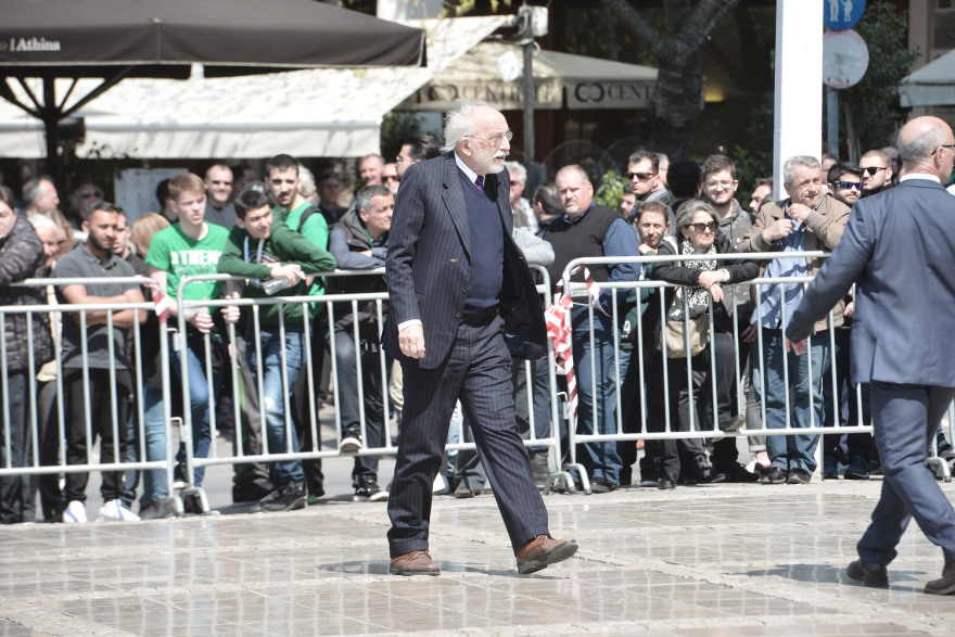 Σε κλίμα συγκίνησης το τελευταίο «αντίο» στον Θανάση Γιαννακόπουλο - Δείτε βίντεο