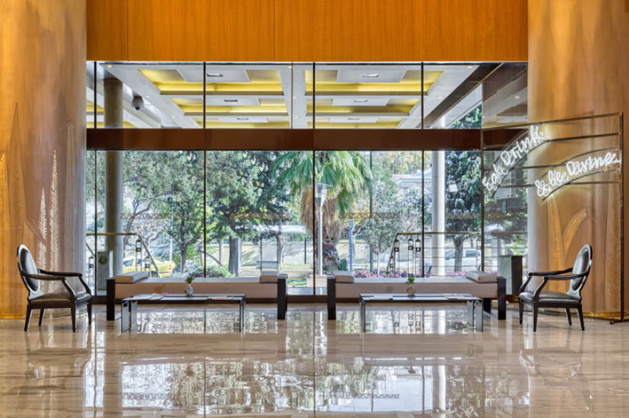 To  Divani Caravel «ξανασυστήνεται» με ριζική ανακαίνιση και την Ελληνική Φιλοξενία στην πρώτη γραμμή