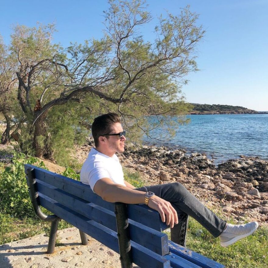 Αραβανή- Οικονομόπουλος: Βόλτα δίπλα στη θάλασσα για το ζευγάρι 