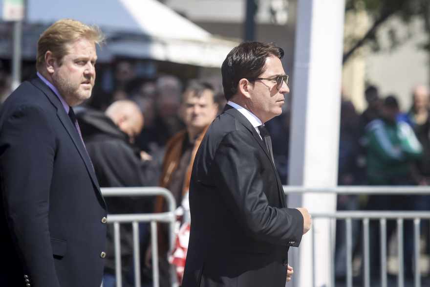 Σε κλίμα συγκίνησης το τελευταίο «αντίο» στον Θανάση Γιαννακόπουλο - Δείτε βίντεο