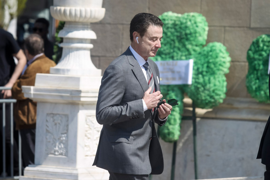 Σε κλίμα συγκίνησης το τελευταίο «αντίο» στον Θανάση Γιαννακόπουλο - Δείτε βίντεο