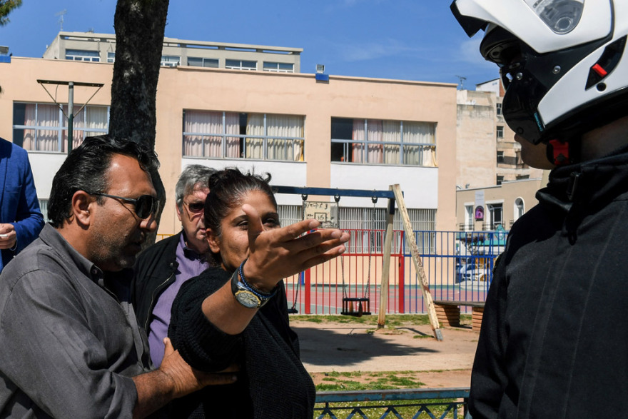 Ένταση έξω από το δικαστικό μέγαρο Κορίνθου: Ρομά επιτέθηκαν σε φίλο του 35χρονου δράστη 