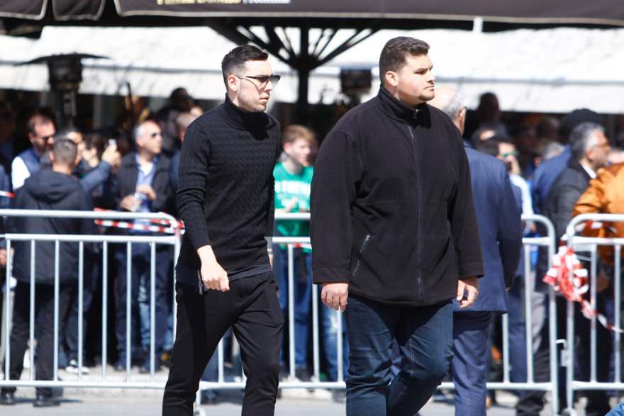 Σε κλίμα συγκίνησης το τελευταίο «αντίο» στον Θανάση Γιαννακόπουλο - Δείτε βίντεο