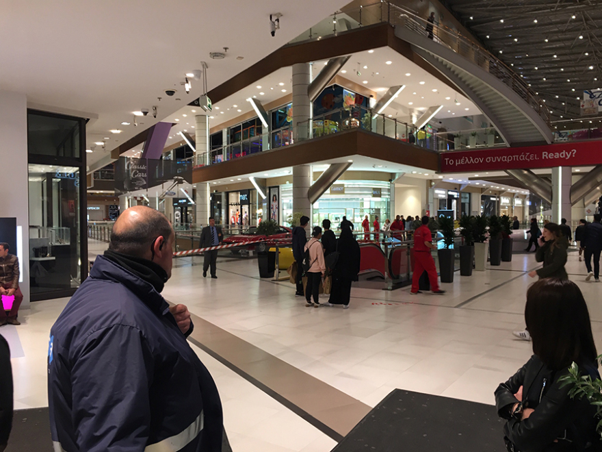 Γυναίκα αυτοκτόνησε πέφτοντας από τον τρίτο όροφο πολυκαταστήματος στο Μαρούσι