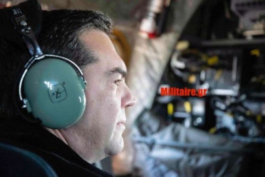 Φωτογραφίες: Ο Τσίπρας στο ελικόπτερο φωτογραφίζει τους Αρκιούς