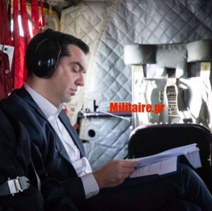 Φωτογραφίες: Ο Τσίπρας στο ελικόπτερο φωτογραφίζει τους Αρκιούς