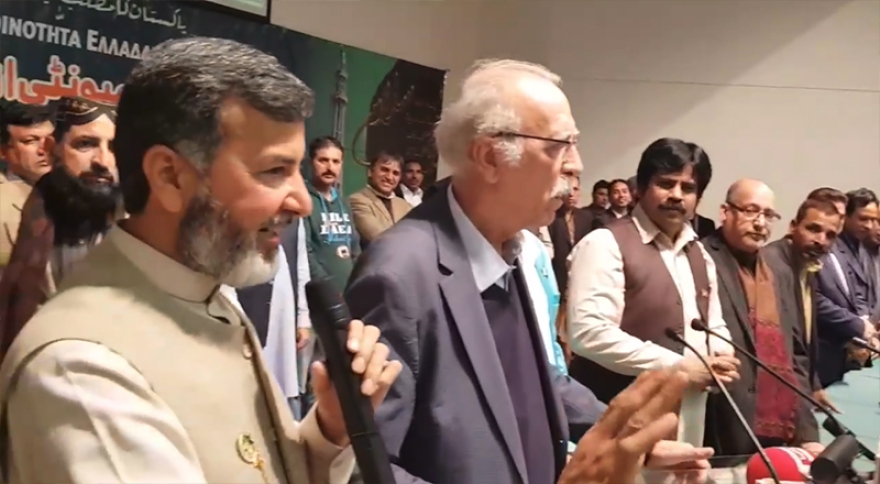 Βίντεο: Δείτε τον Βίτσα να υπόσχεται ιθαγένεια στην πακιστανική κοινότητα