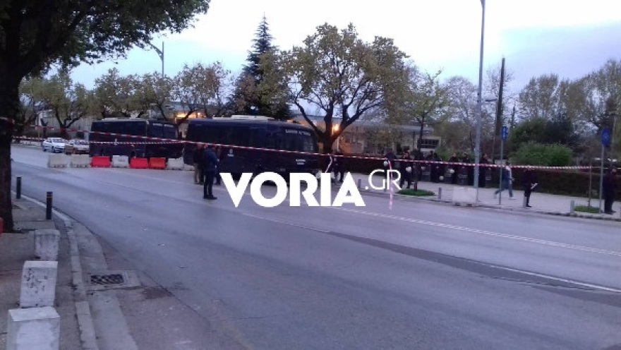 «Φρούριο» το Βελλίδειο: Αποδοκιμασίες και συνθήματα κατά Τσίπρα